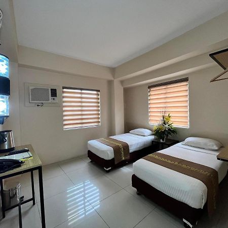 Eon Centennial Express Hotel Iloilo City Exterior photo